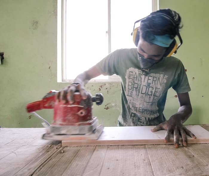 fine polishing of wood while making furniture